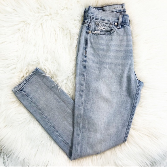 American Eagle Outfitters Denim - AE light wash distressed, high rise mom jean